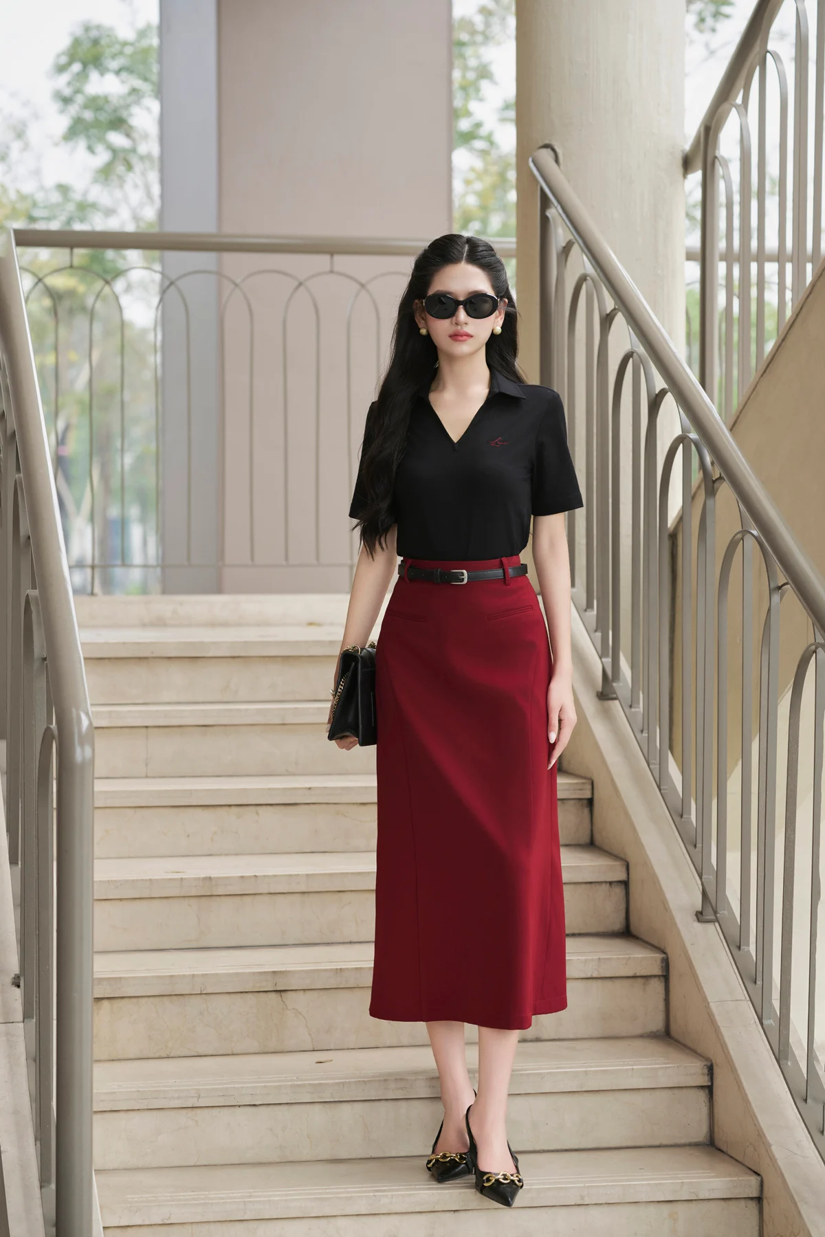 Chân váy màu nổi mang lại sự ấn tượng và nổi bật