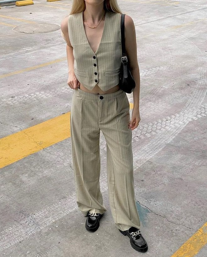 Vest gile kẻ mang hơi hướng cổ điển