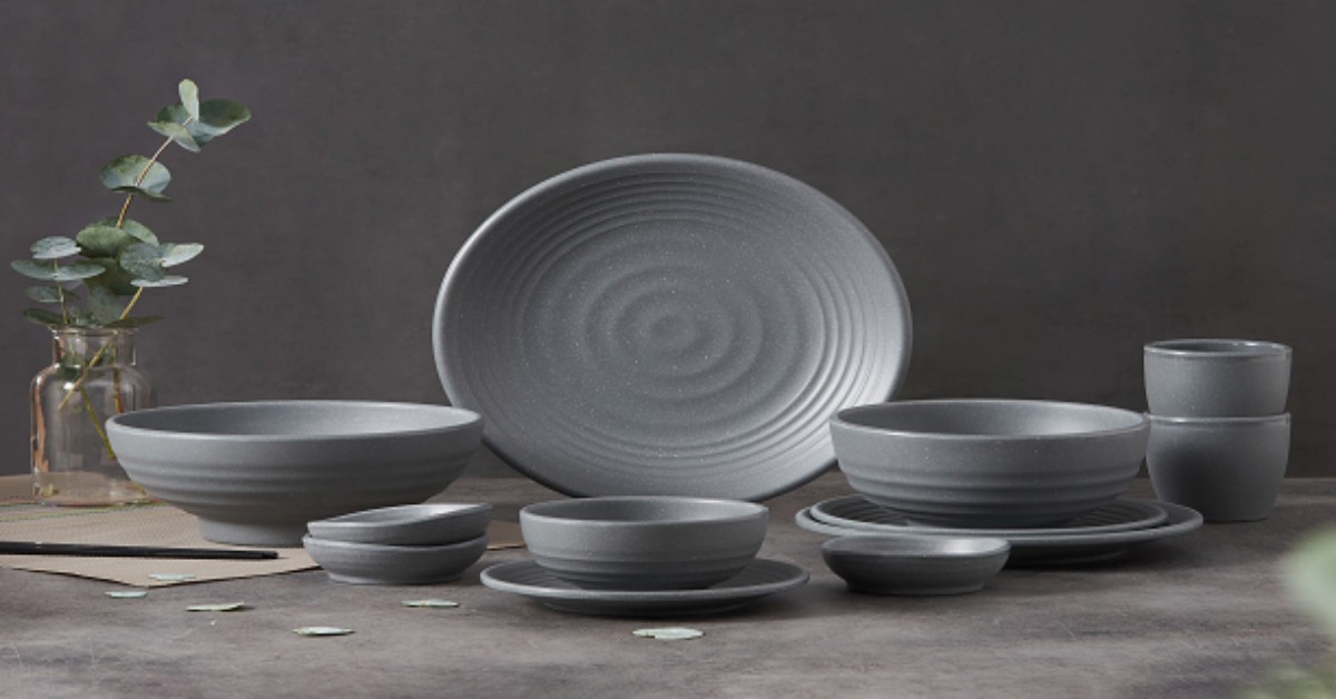 So sánh đồ dùng bàn ăn melamine với các vật liệu khác