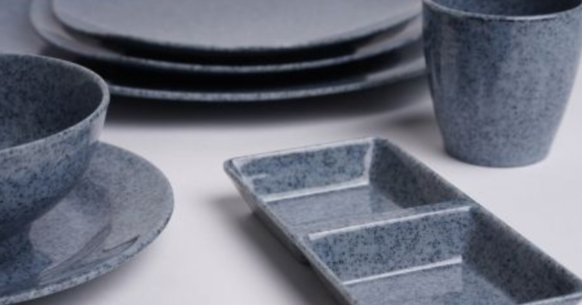 Bộ dụng cụ ăn uống melamine bao gồm những gì?