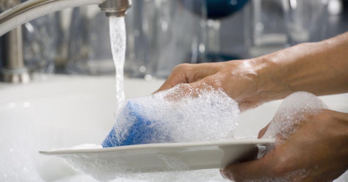 Chọn miếng rửa thích hợp khi rửa bằng tay