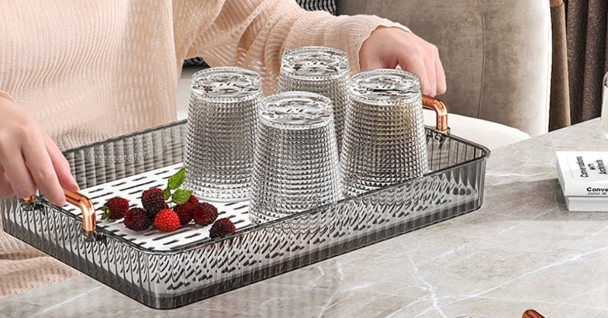 Ly nhựa acrylic có vẻ ngoài đẹp