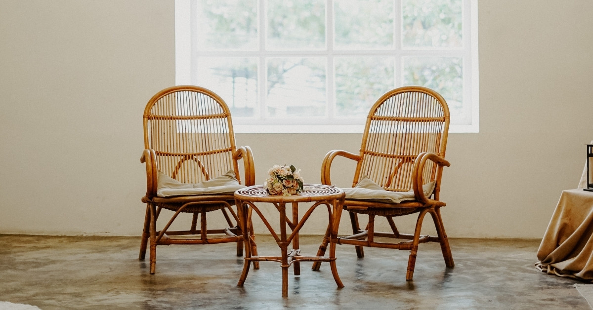 Ghế nhựa mây là xu hướng trong thiết kế quán cafe