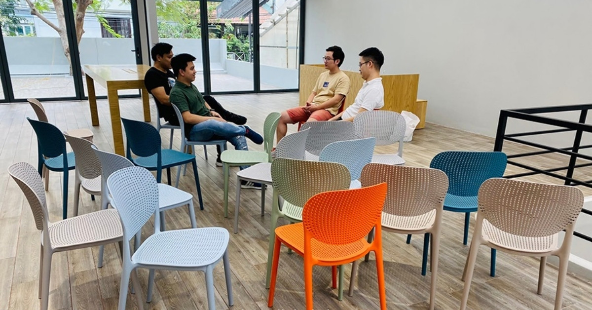 Những mẫu ghế nhựa đúc nhập khẩu phổ biến