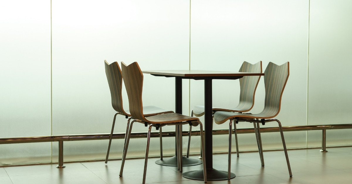 Bộ bàn ghế nhựa cao cấp Furnipro Luxe