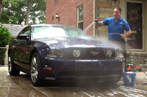 Trình tự và những lưu ý khi tự rửa xe ô tô tại nhà