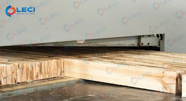 Ghép gỗ bằng keo khô nhanh, đảm bảo mối ghép đẹp, bền