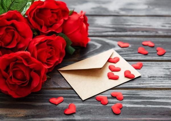 Lời chúc Valentine: Tình yêu là điều đẹp nhất trên đời và điều tuyệt vời nhất là được chia sẻ tình yêu đó với người mình yêu thương. Hãy gửi những lời chúc tình cảm và ý nghĩa đến người mà bạn yêu thương vào ngày kỷ niệm Valentine. Những lời chúc ngọt ngào sẽ chạm vào trái tim của họ và ghi dấu tình yêu của bạn mãi mãi.