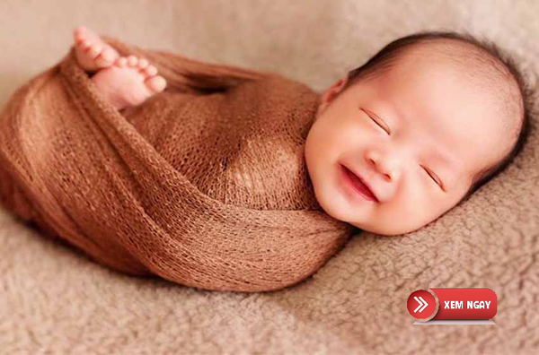 Quấn khăn cho bé đúng cách như thế nào để giúp bé ngủ ngon hơn?
