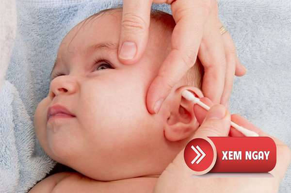 Cách chăm sóc trẻ bú nằm bị viêm tai giữa an toàn và hiệu quả