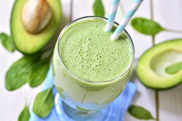 Sinh tố bơ là món ăn hấp dẫn các bé