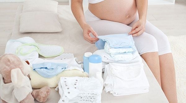 chuẩn bị đồ đi sinh cho mẹ bầu