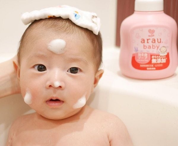 Sữa tắm Arau Baby 100% từ tự nhiên, an toàn với trẻ sơ sinh và trẻ nhỏ