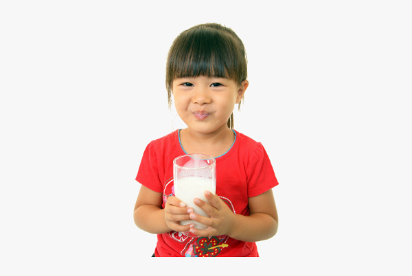 Trẻ 1 đến 3 tuổi vẫn cần đảm bảo khoảng 500ml sữa/ngày