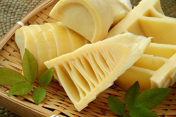 Cần tránh ăn quá nhiều măng khi đang cho con bú