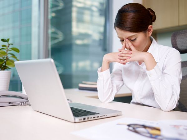 Nguyên nhận gây nám từ việc ngồi máy tính trong thời gian dài