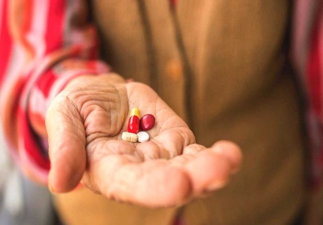 Chuyên gia giải đáp bổ sung vitamin tổng hợp cho người già đúng nhất