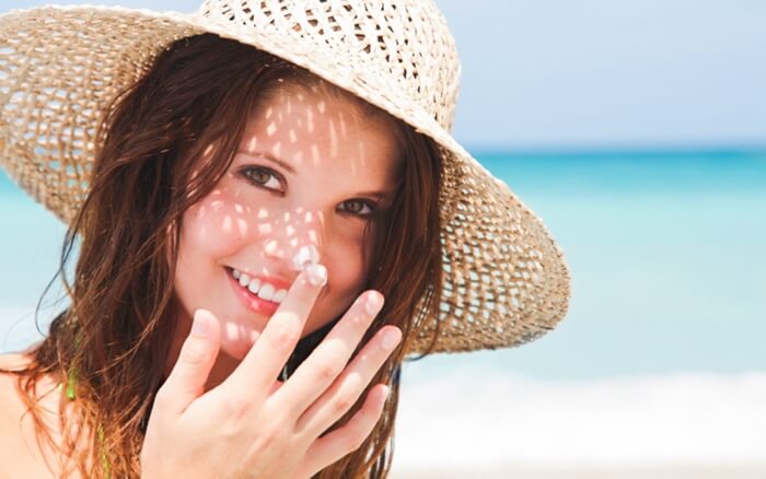 Bạn cần kết hợp thoa kem chống nắng bên ngoài để bảo vệ da toàn diện
