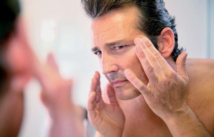 Vào độ tuổi 40 trở đi, nam giới nên tập trung hơn vào các sản phẩm giúp chống lão hóa da
