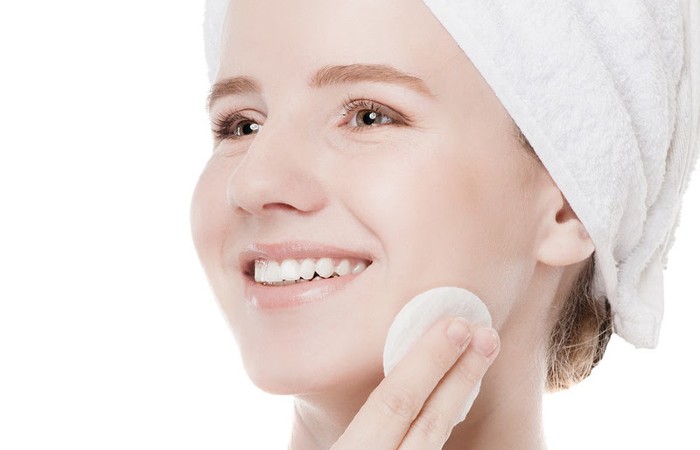 Sử dụng nước hoa hồng DHC Acerola Lotion mỗi ngày sẽ giúp bạn duy trì một làn da đẹp, sáng khỏe