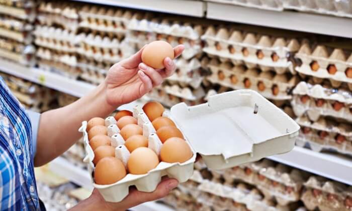Cần lựa chọn những quả trứng gà chất lượng, không bị hư hỏng