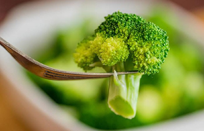 Bông cải xanh là một trong các nguyên liệu của DHC rau củ chứa canxi