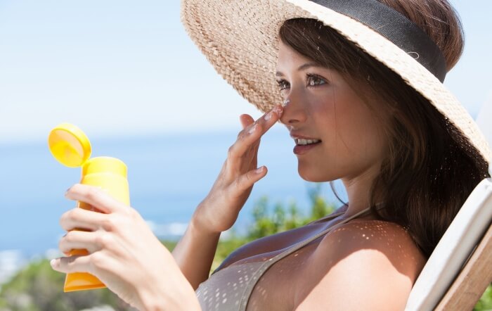 Bạn nên dùng riêng kem chống nắng cho mặt và body