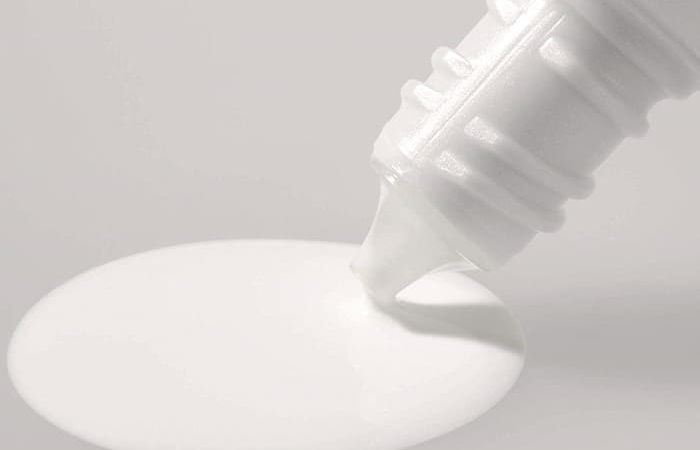 Kem chống nắng dạng sữa lỏng thích hợp với da dầu mụn