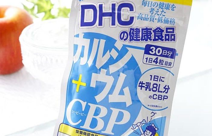 Bao bì viên uống canxi DHC có thiết kế màu xanh đơn giản mà hợp nhãn