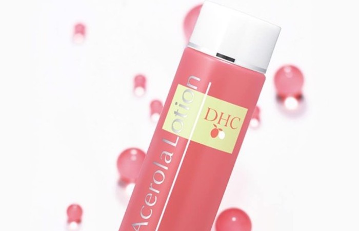 Hàm lượng vitamin C có trong nước hoa hồng Acerola DHC giúp dưỡng trắng da