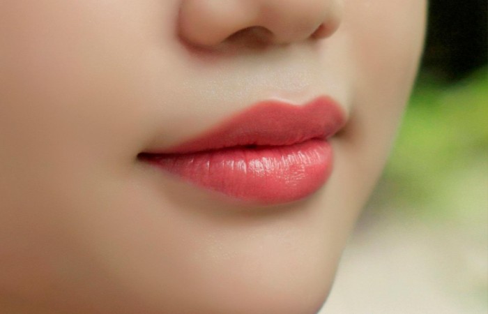 DHC Lip Cream với bảo vệ và nuôi dưỡng môi khỏe mạnh, tươi tắn