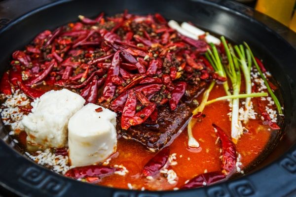 không ăn đồ cay khi dưỡng da cho da mụn