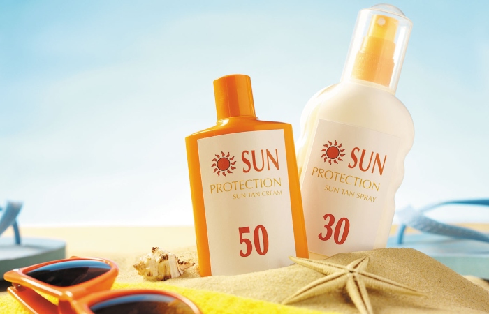 Kem chống nắng là một sản phẩm bảo vệ da khỏi tác động của ánh mặt trời