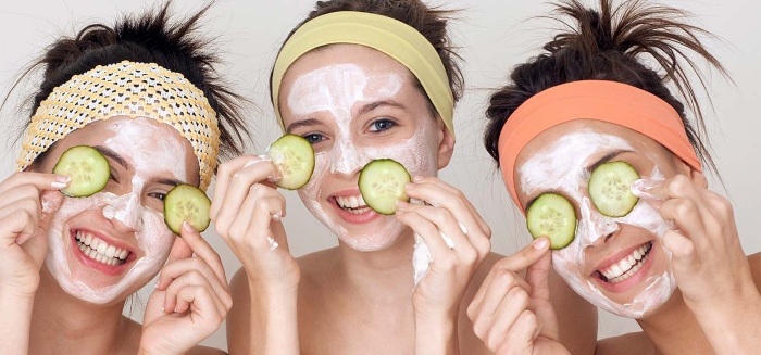 Đắp mặt nạ từ nguyên liệu tự nhiên để dưỡng trắng và bổ sung vitamin, khoáng chất cho làn da khỏe mạnh