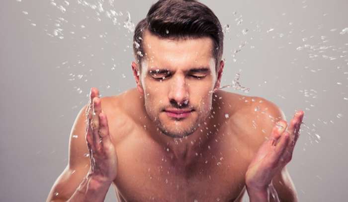 4 bước làm sạch với sữa rửa mặt trị mụn giúp da nam giới sạch sâu, sáng màu hơn