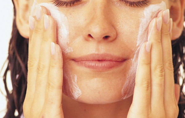 cách sử dụng dầu tẩy trang đúng cách bằng cách mát xa