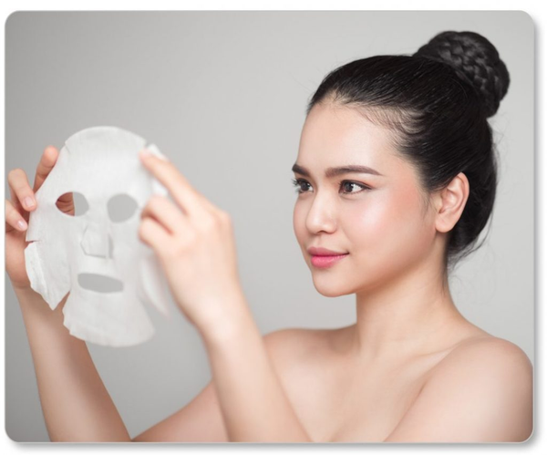 đắp mặt nạ dưỡng da