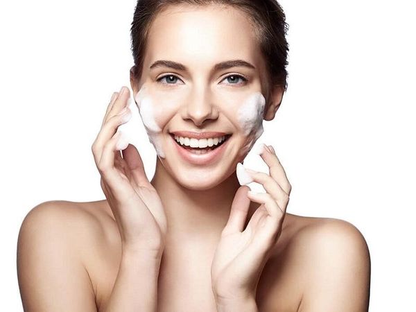 các loại sữa rửa mặt kiềm dầu