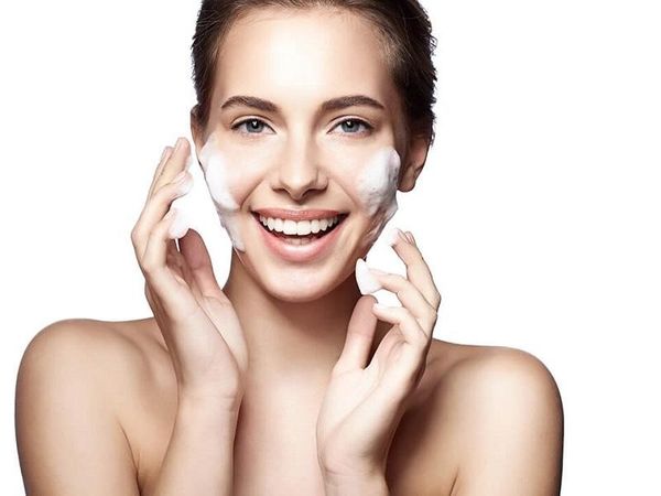 Các loại sữa rửa mặt trị mụn