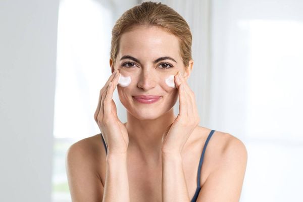 Hãy bảo vệ, chăm sóc da mặt bằng sữa rửa mặt