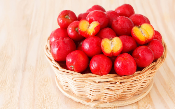 Sơ ri là loại quả chứa nhiều vitamin C nên rất tốt cho da