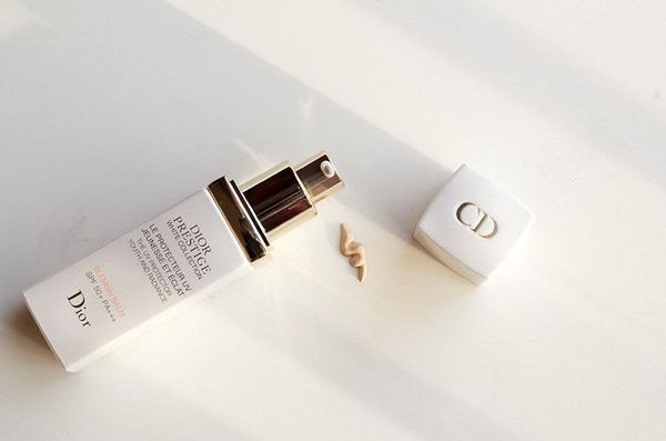Kem chống nắng trang điểm Dior Prestige Light In White