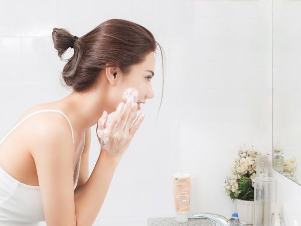 sữa rửa mặt làm trắng da