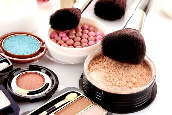 Phân biệt phấn phủ dạng bột và phấn phủ dạng nén