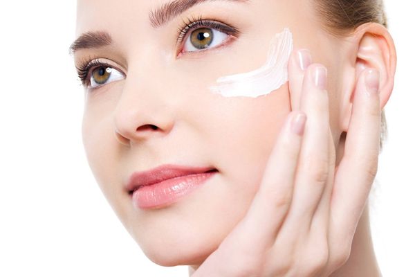 dưỡng ẩm khi chăm sóc da cơ bản