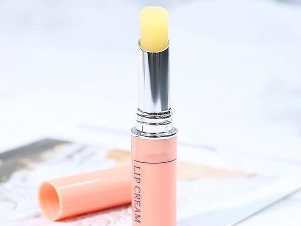 son dưỡng môi dhc chất lượng