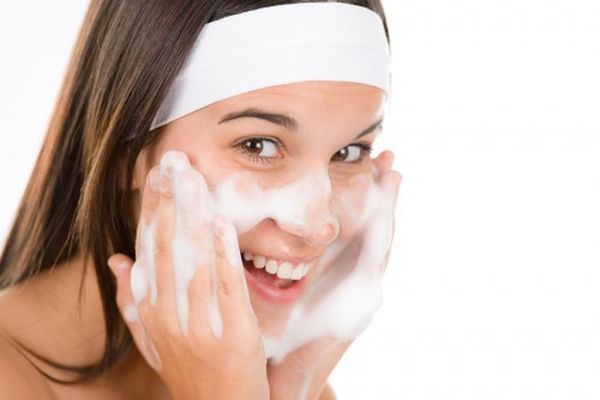 sữa rửa mặt tạo bọt cho da mụn