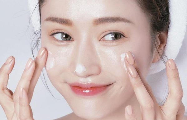 chăm sóc da đúng cách bằng kem dưỡng ẩm