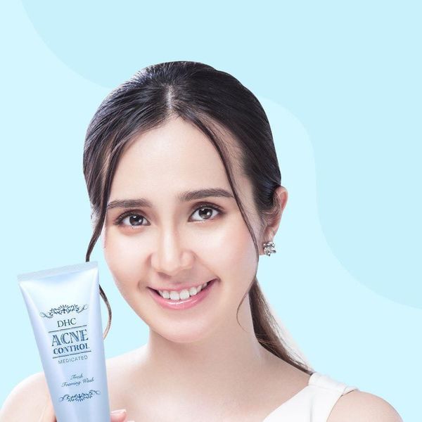 chọn Sữa rửa mặt kiềm dầu chăm sóc da