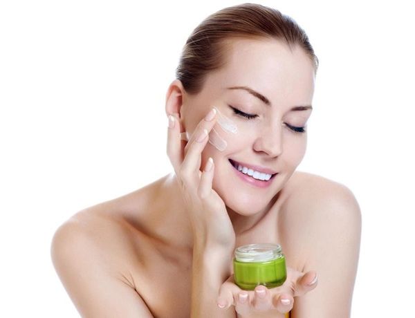 dưỡng da mặt với các loại mỹ phẩm